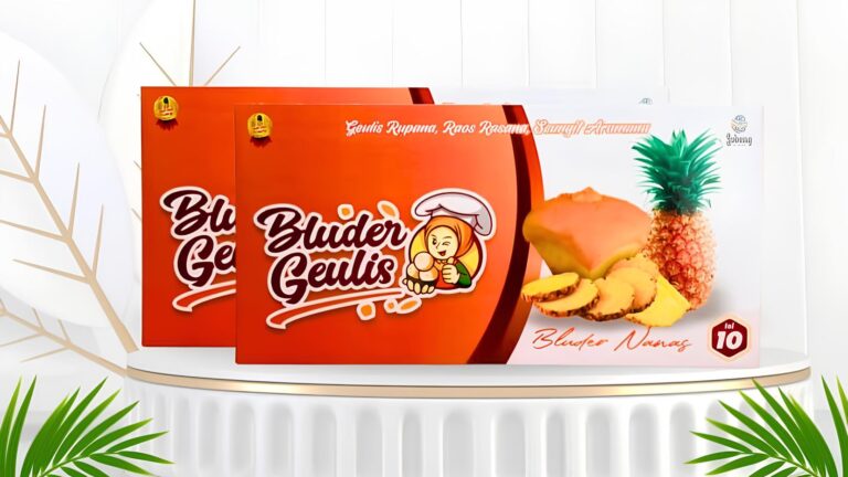 alt="Roti bluder isi nanas Bluder Geulis, roti khas Subang yang lembut sebagai oleh-oleh unggulan.
