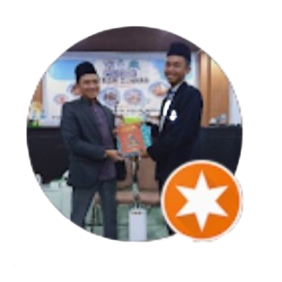 alt="Bluder Geulis dinikmati bersama Kopi Geulis oleh pengunjung setia"